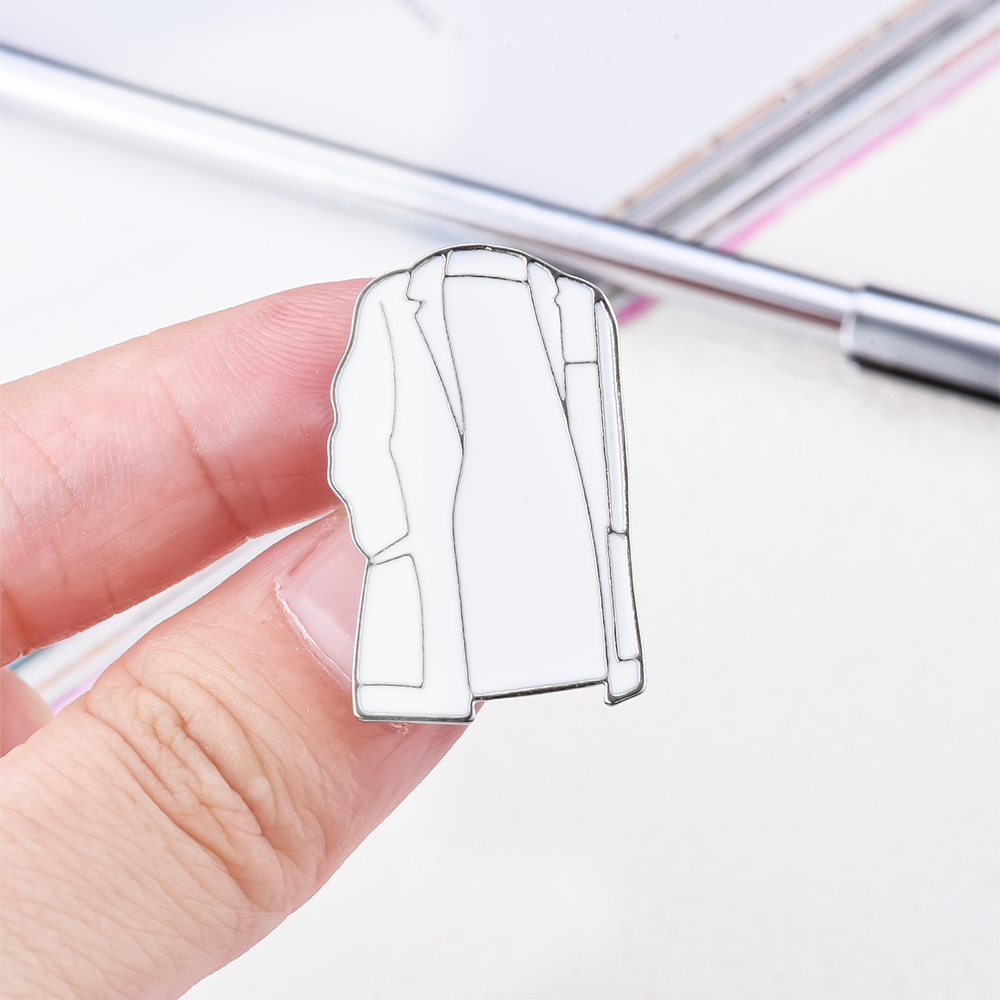 Hanreshe White Coat Enamel Bro - Medical Lab Scientist のレビューと価格